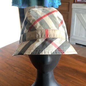 Burberry Bucket Hat. Size M